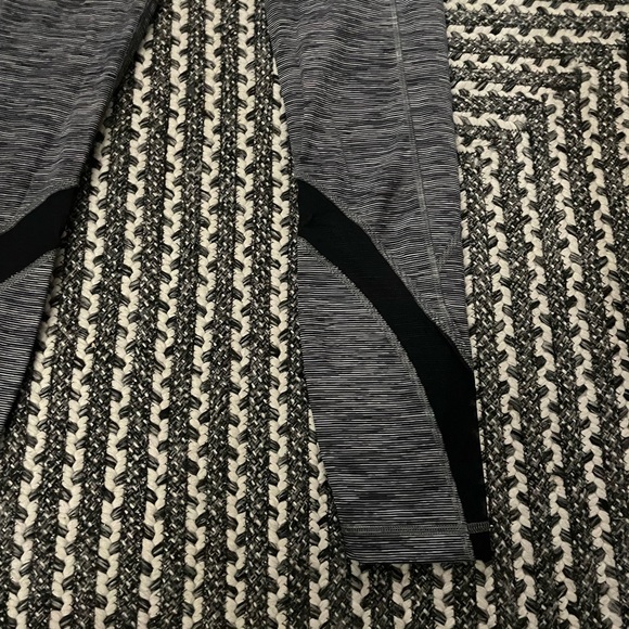 Lululemon Inspire Crop -6 - Picture 3 of 10